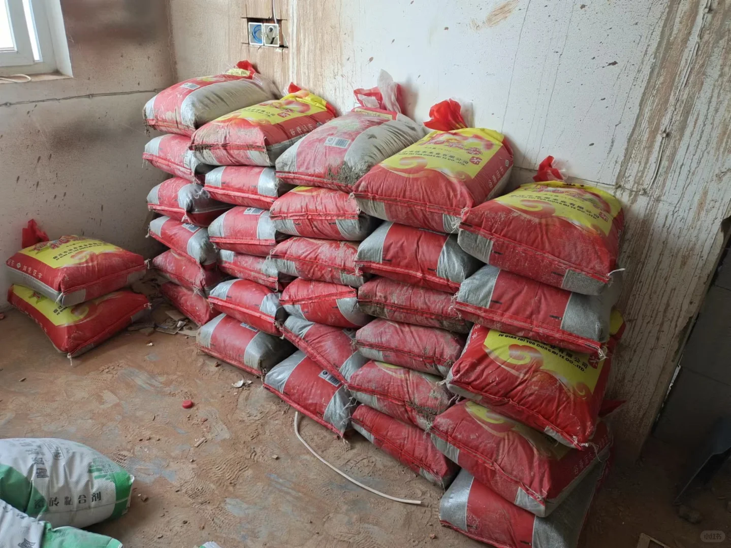 杭州建材批发 黄沙水泥瓷砖胶红砖