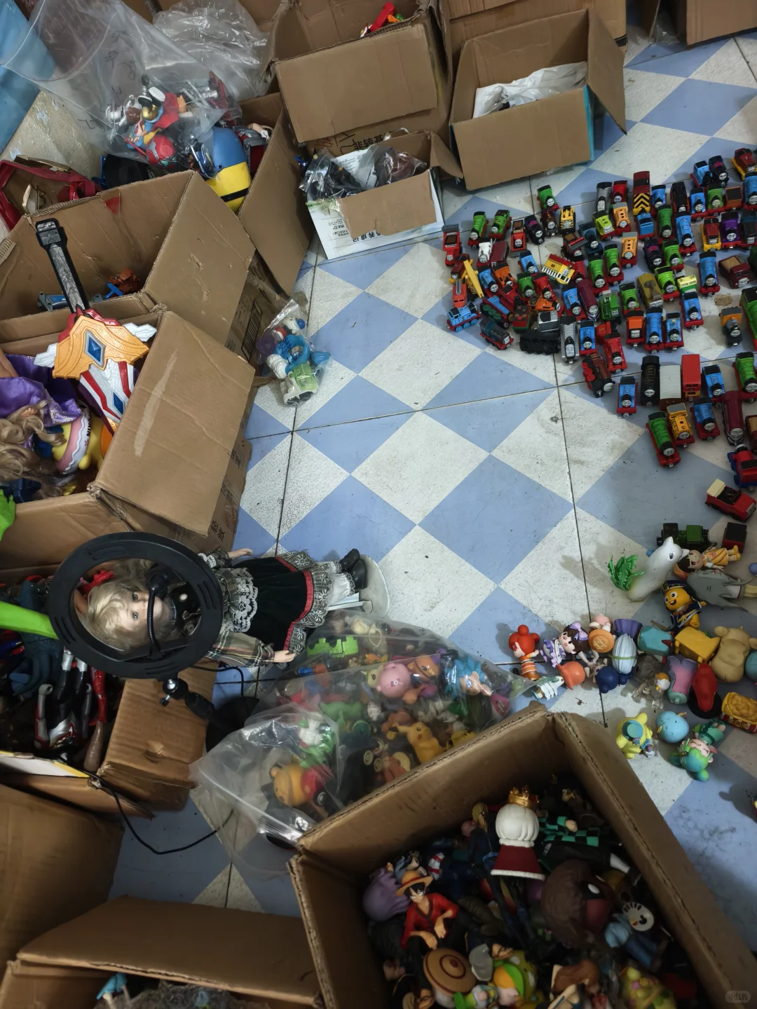 之前在校空闲时间卖中古玩具的，现在毕业了要工作了，有没有人是在福利院或者山区学校