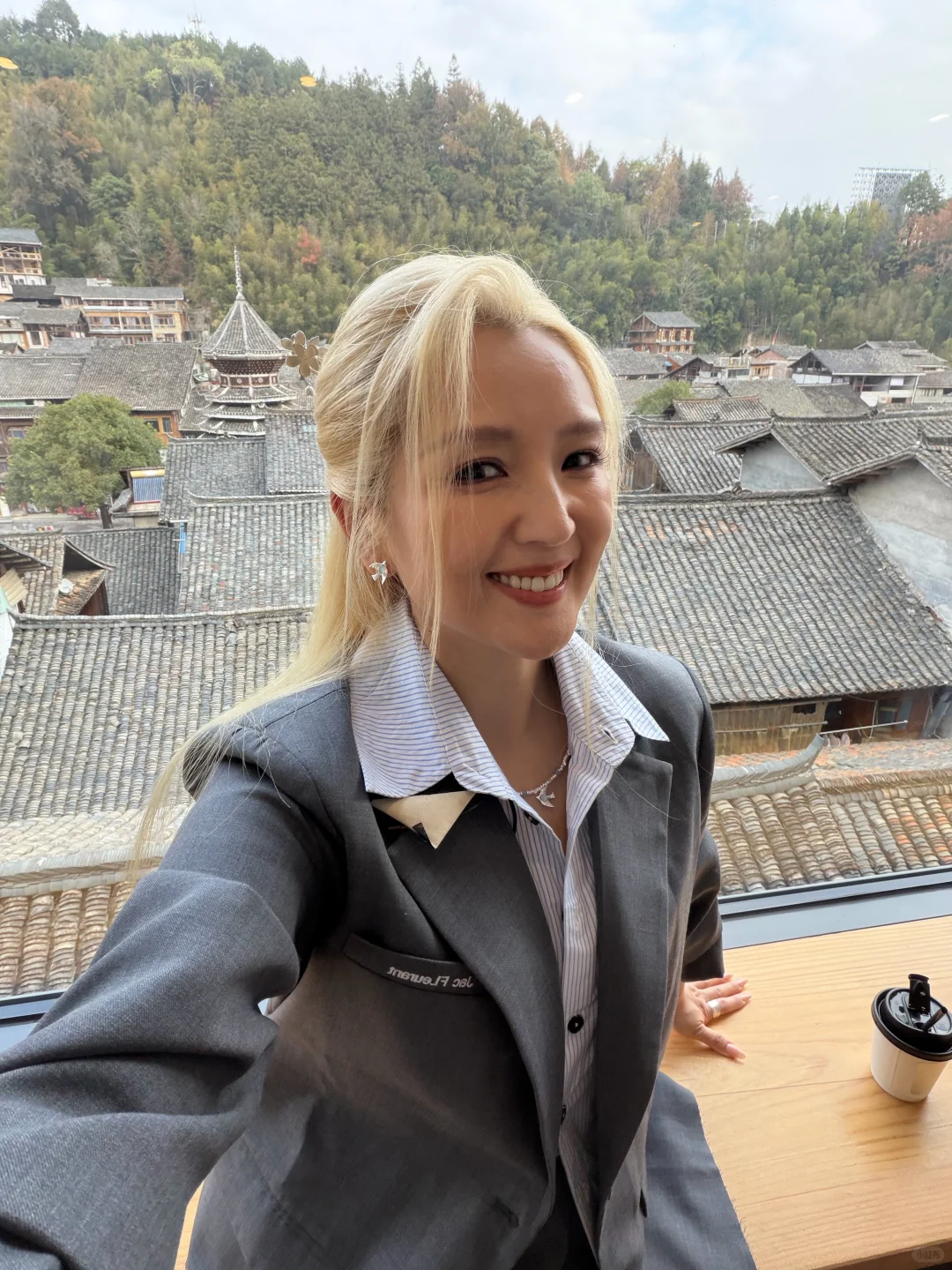何洁脸侗了
