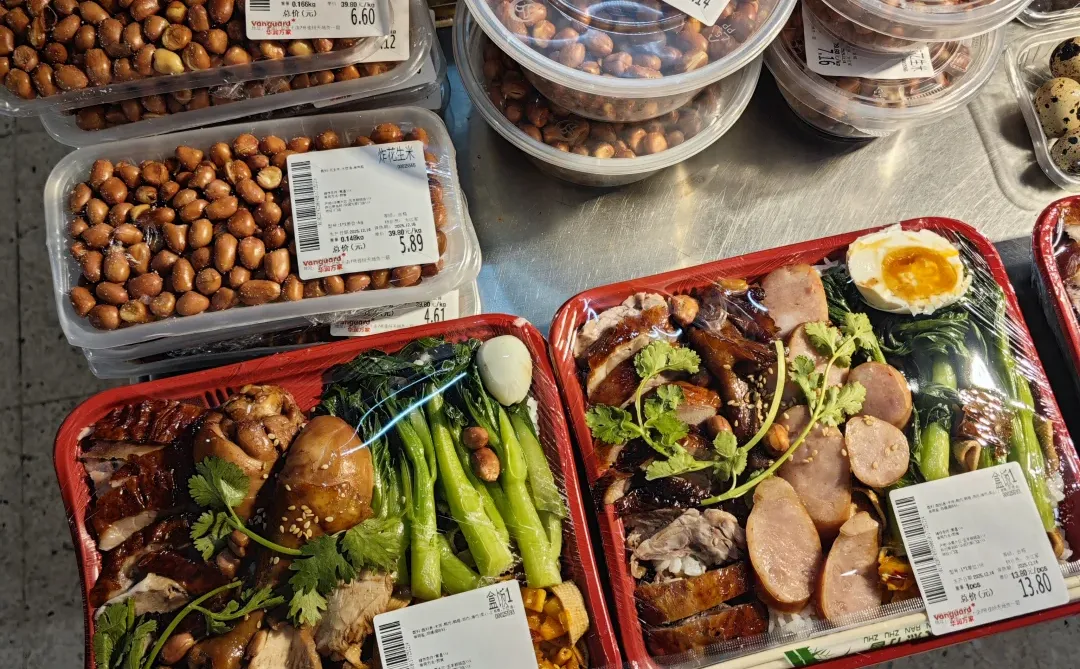 华润万家的盒饭很实惠