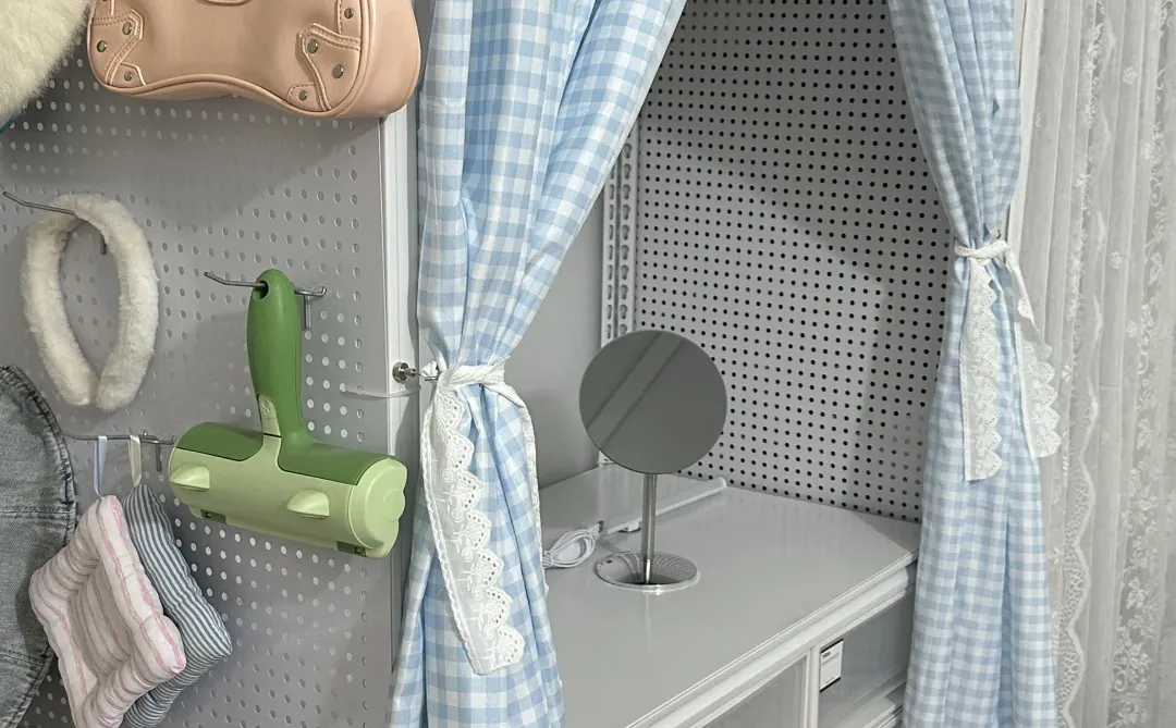 成功把货架改成了梳妆台?