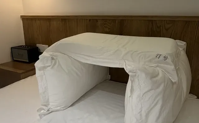 难道全网就我一个人在酒店喜欢这么睡吗。。