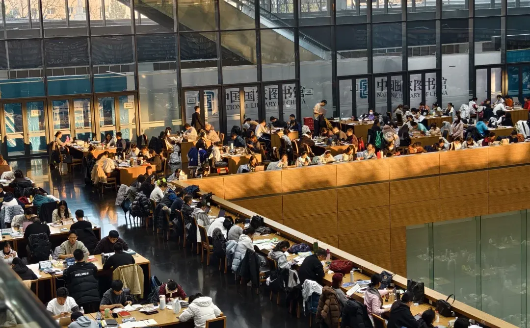 狗来了都得学两小时，亚洲最大的图书馆