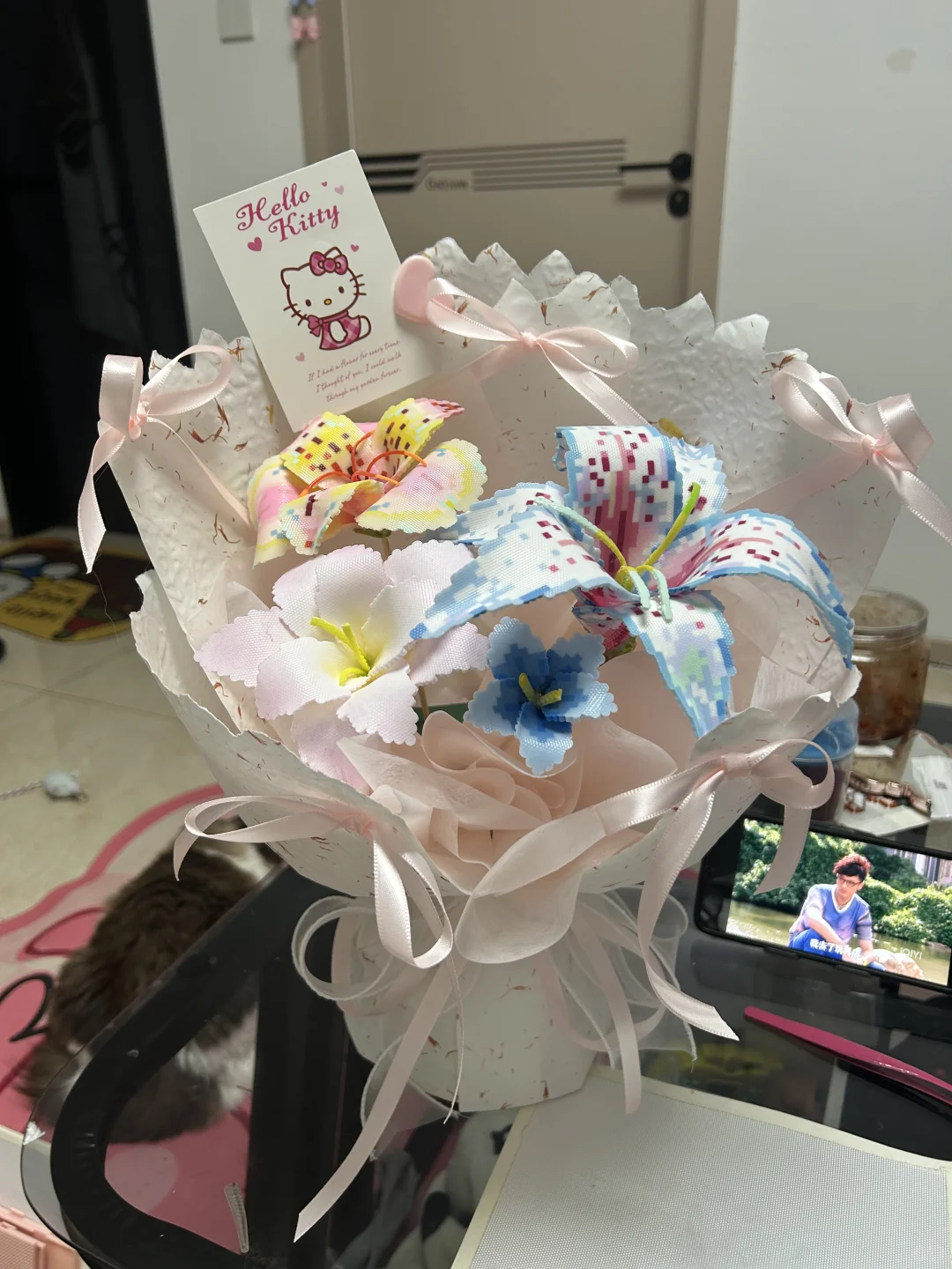 感觉有点空空的再添一两朵？还是就这样啊?