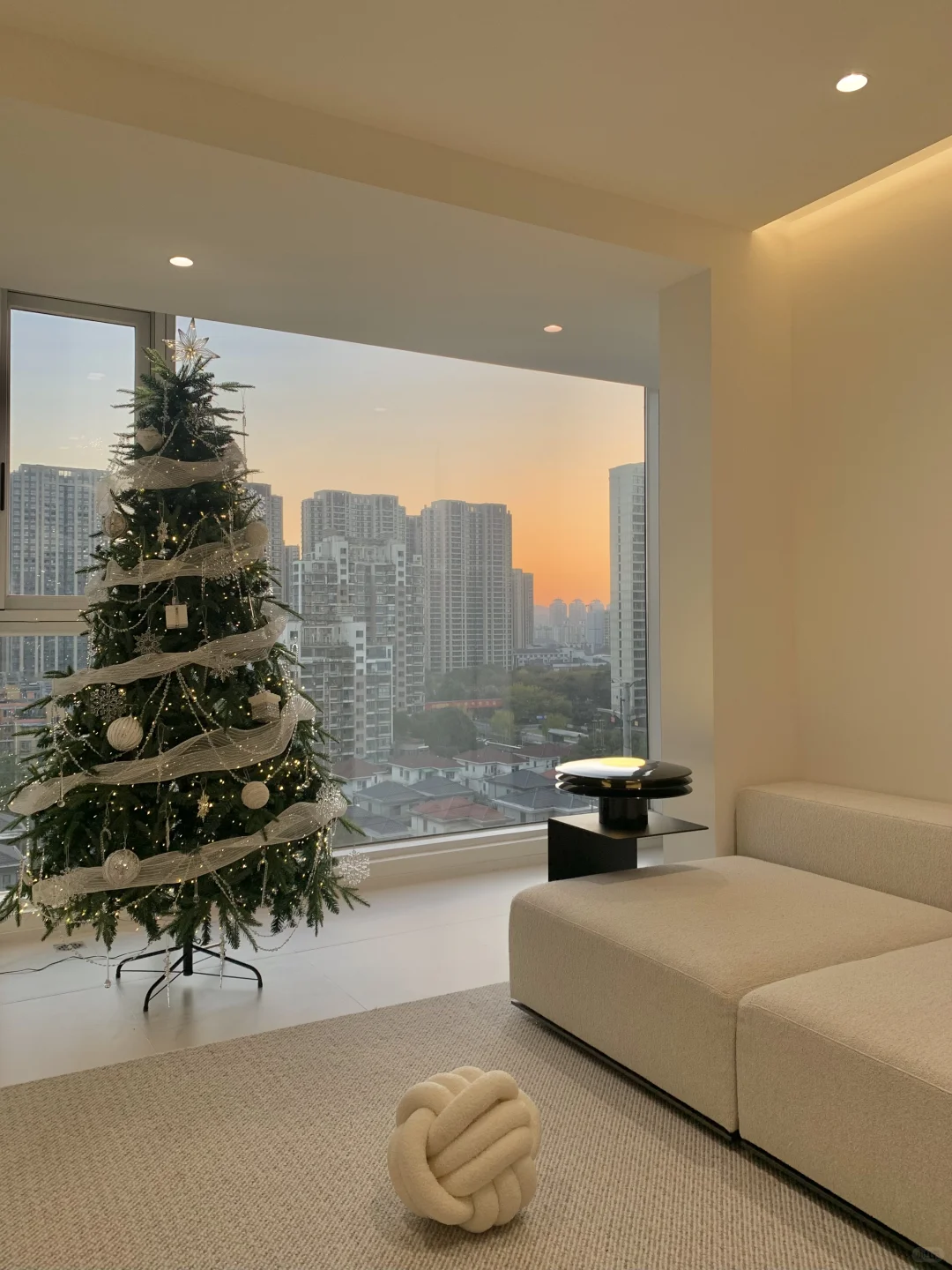 26岁有家了?屁点大