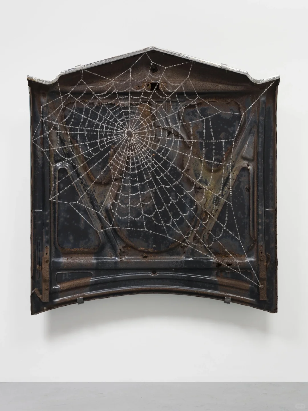 Kathleen Ryan：用宝石雕刻腐烂