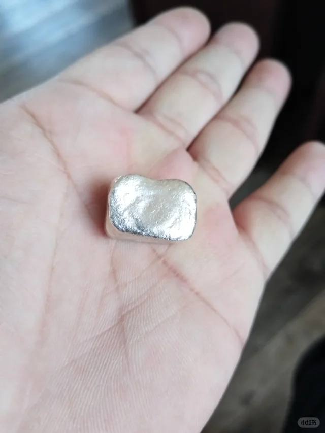 把一天工资攥在手里