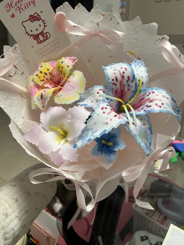 感觉有点空空的再添一两朵？还是就这样啊?