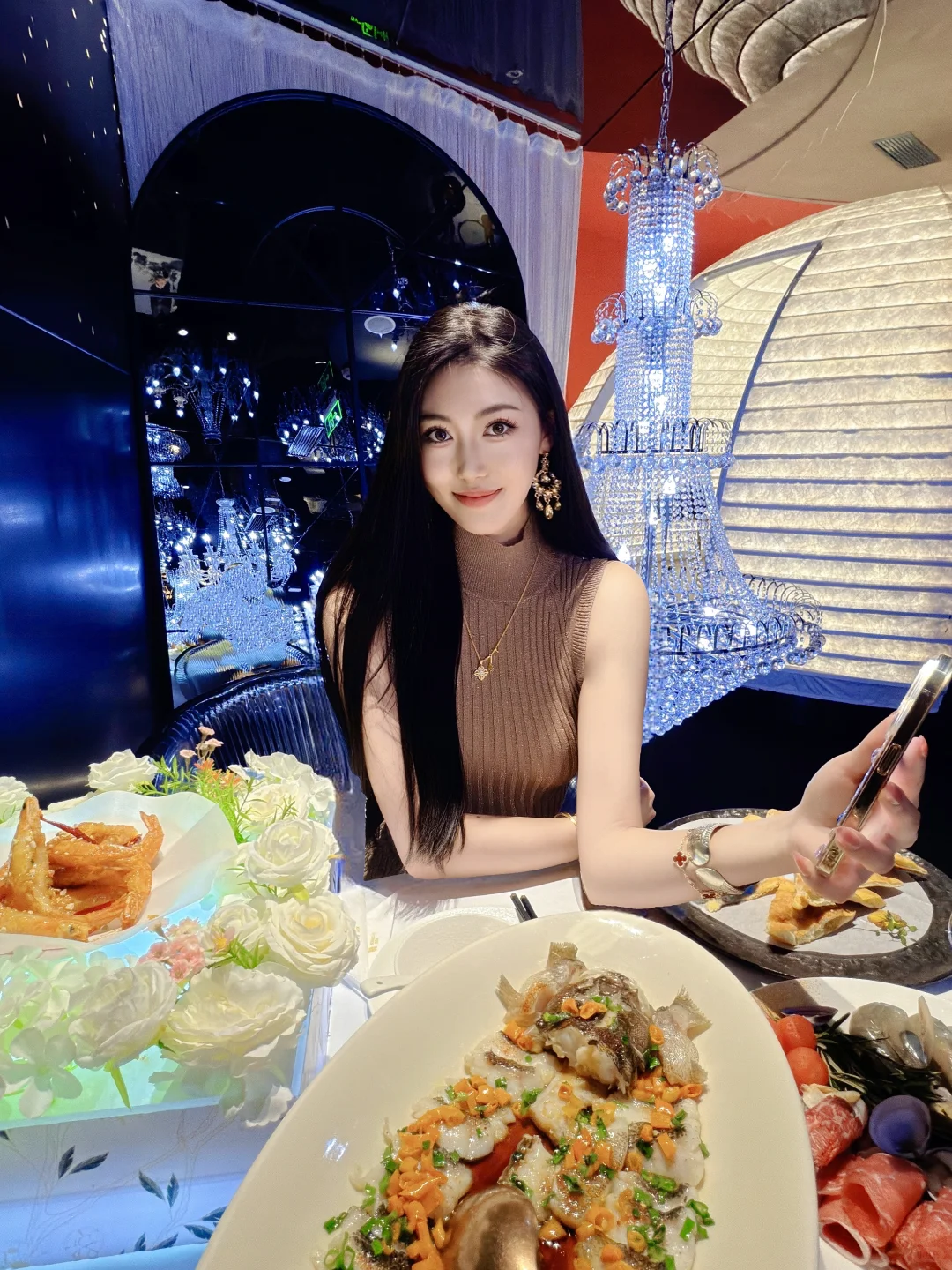 和漂亮女孩吃漂亮饭