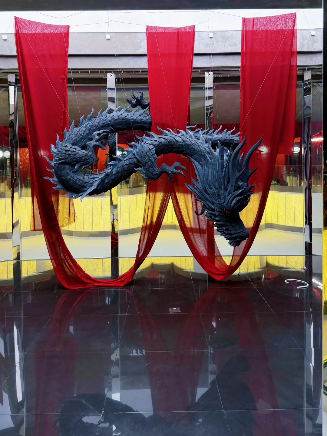 和漂亮女孩吃漂亮饭