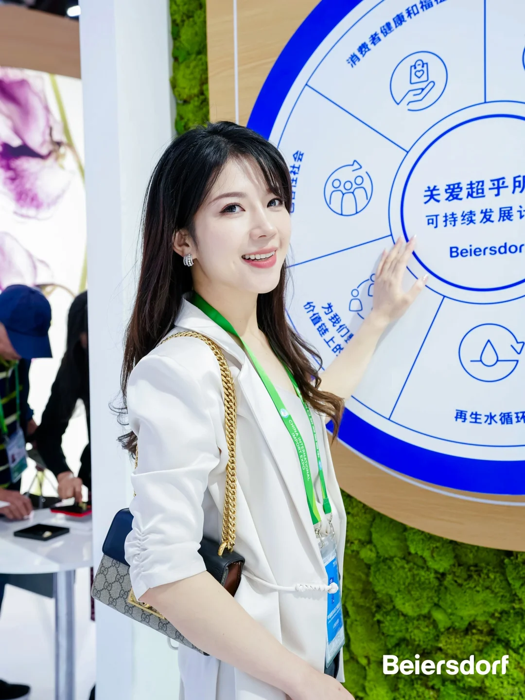 逛进博会消费品展区饱饱们，攻略滴滴