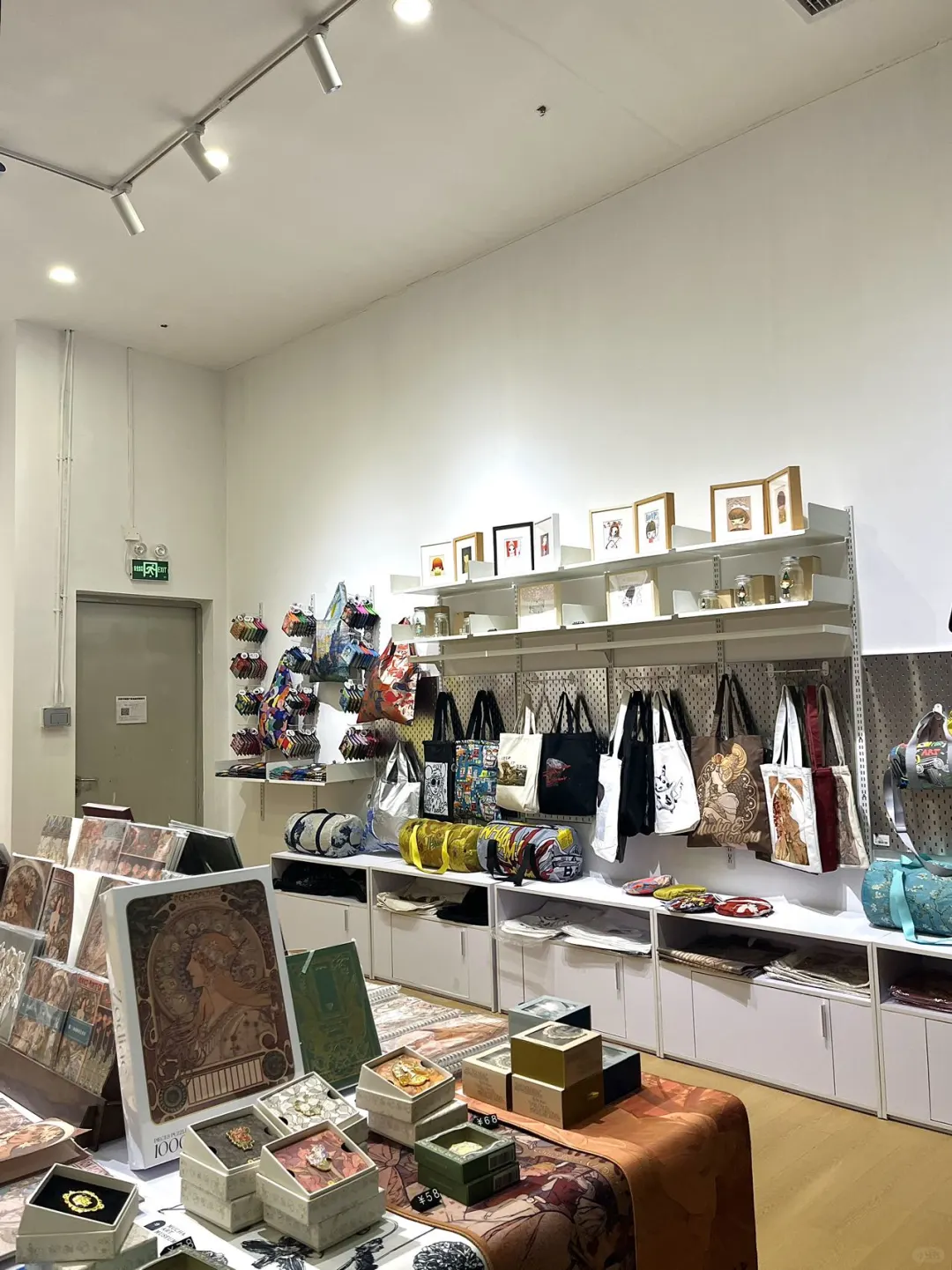 深圳万象天地??RORI HEE画作展览?