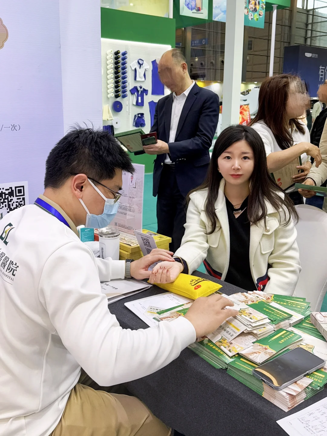 在深圳会展中心!看到老字号柏龄中医!