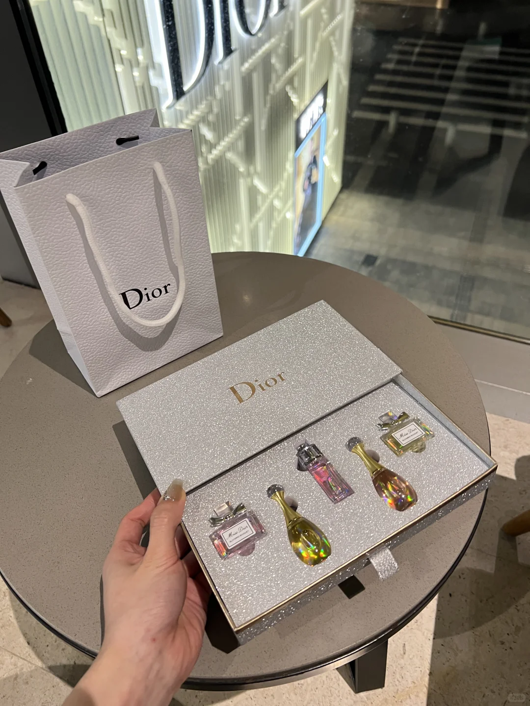 100r…买的时候没人说…这大牌礼物好多人喜欢