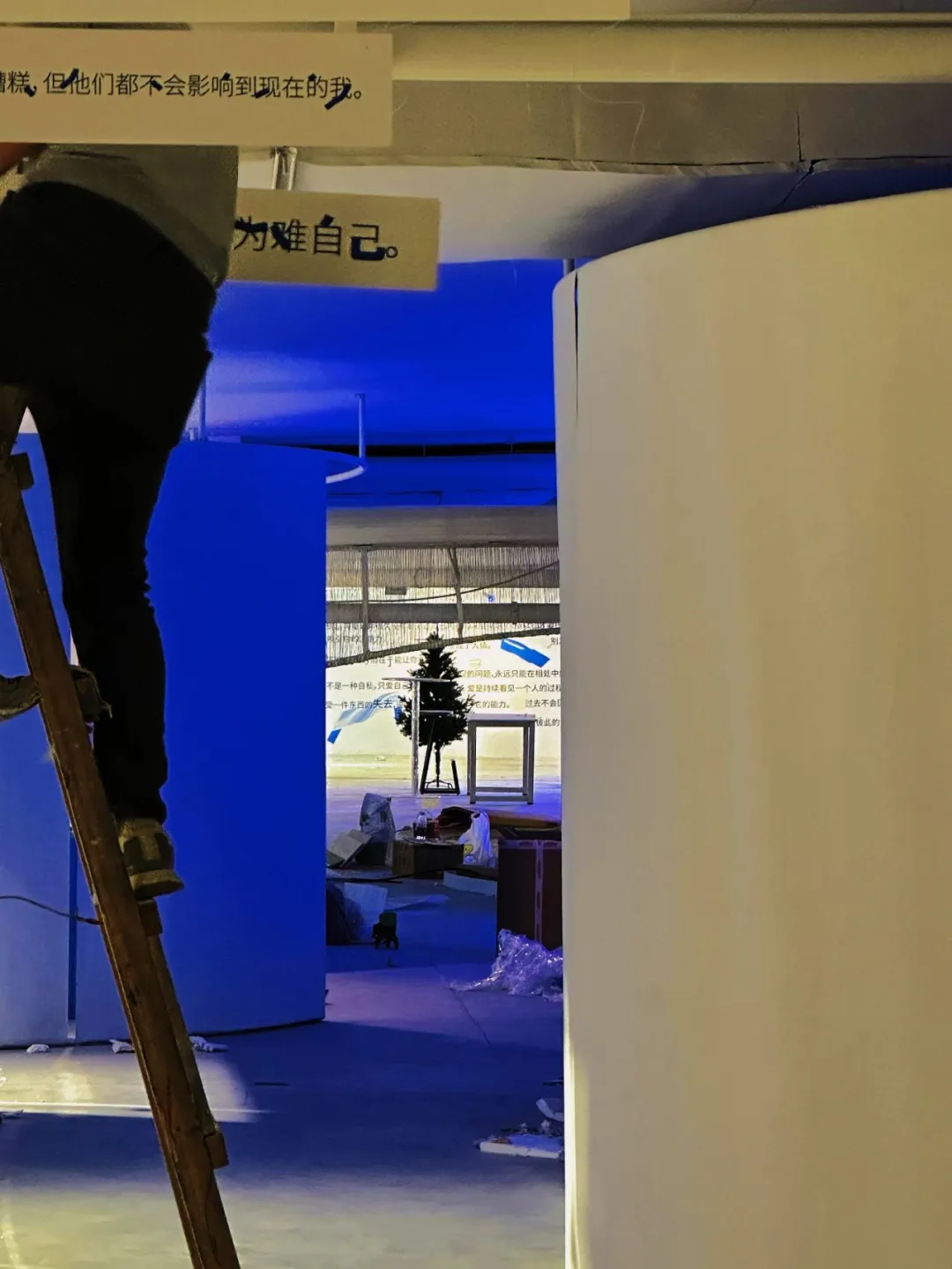 我知道你很累,所以不用再往前了。