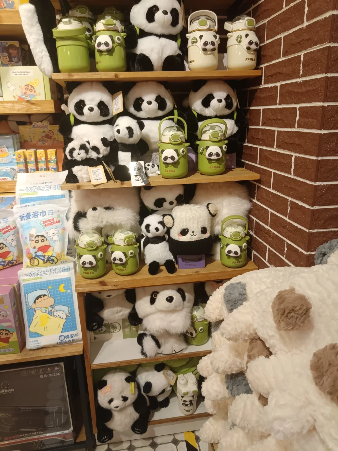 闲逛红博会展购物广场