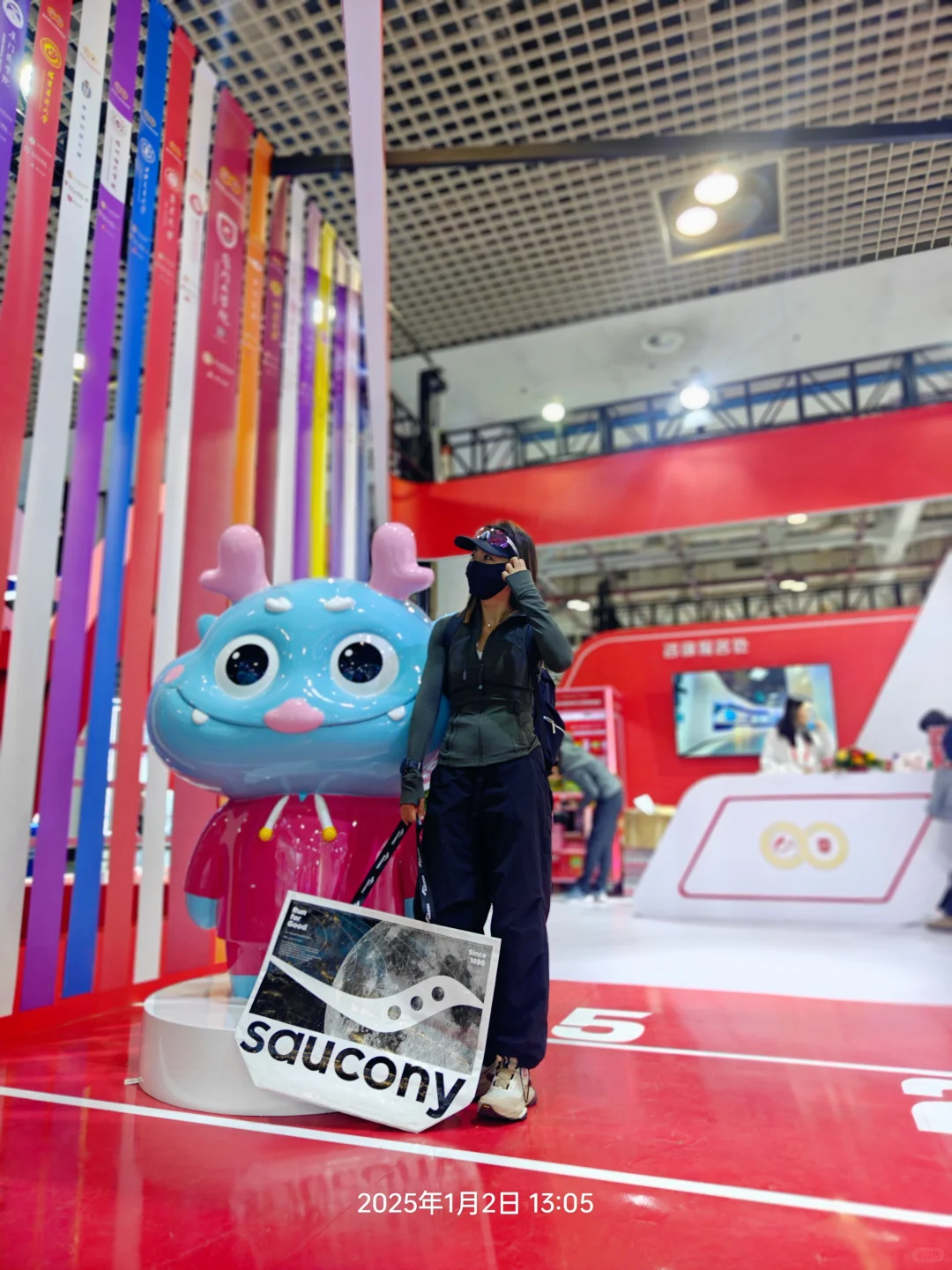 厦门马拉松参赛包和羊毛包替你们先看了。