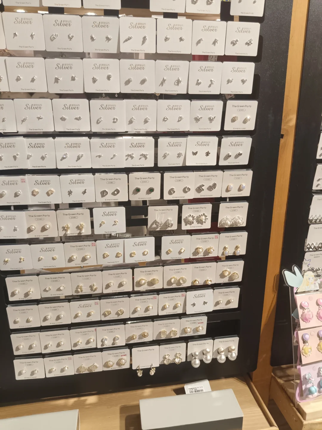 闲逛红博会展购物广场