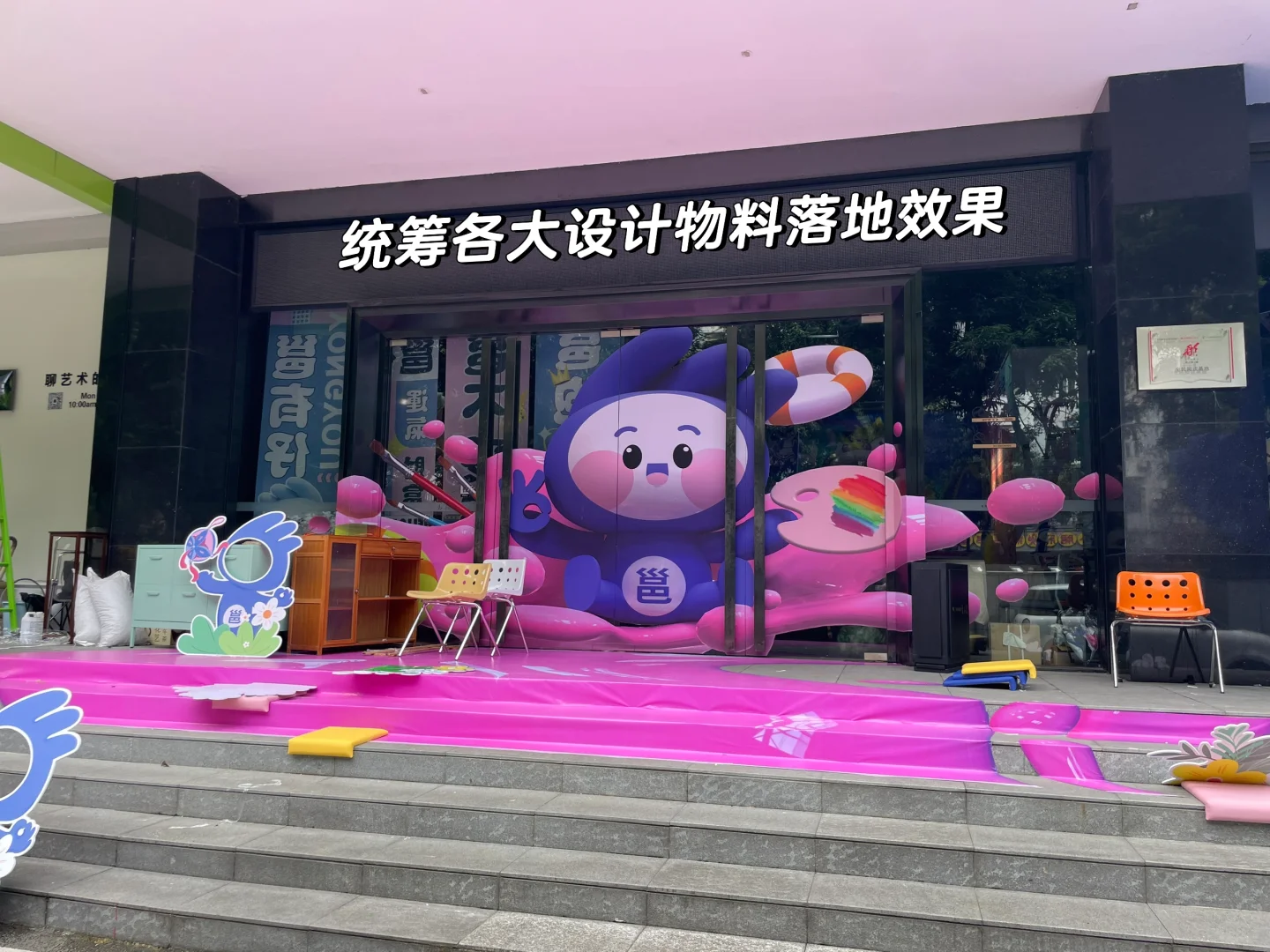 ？你以为策展人和黄以玫一样啊，实际是……