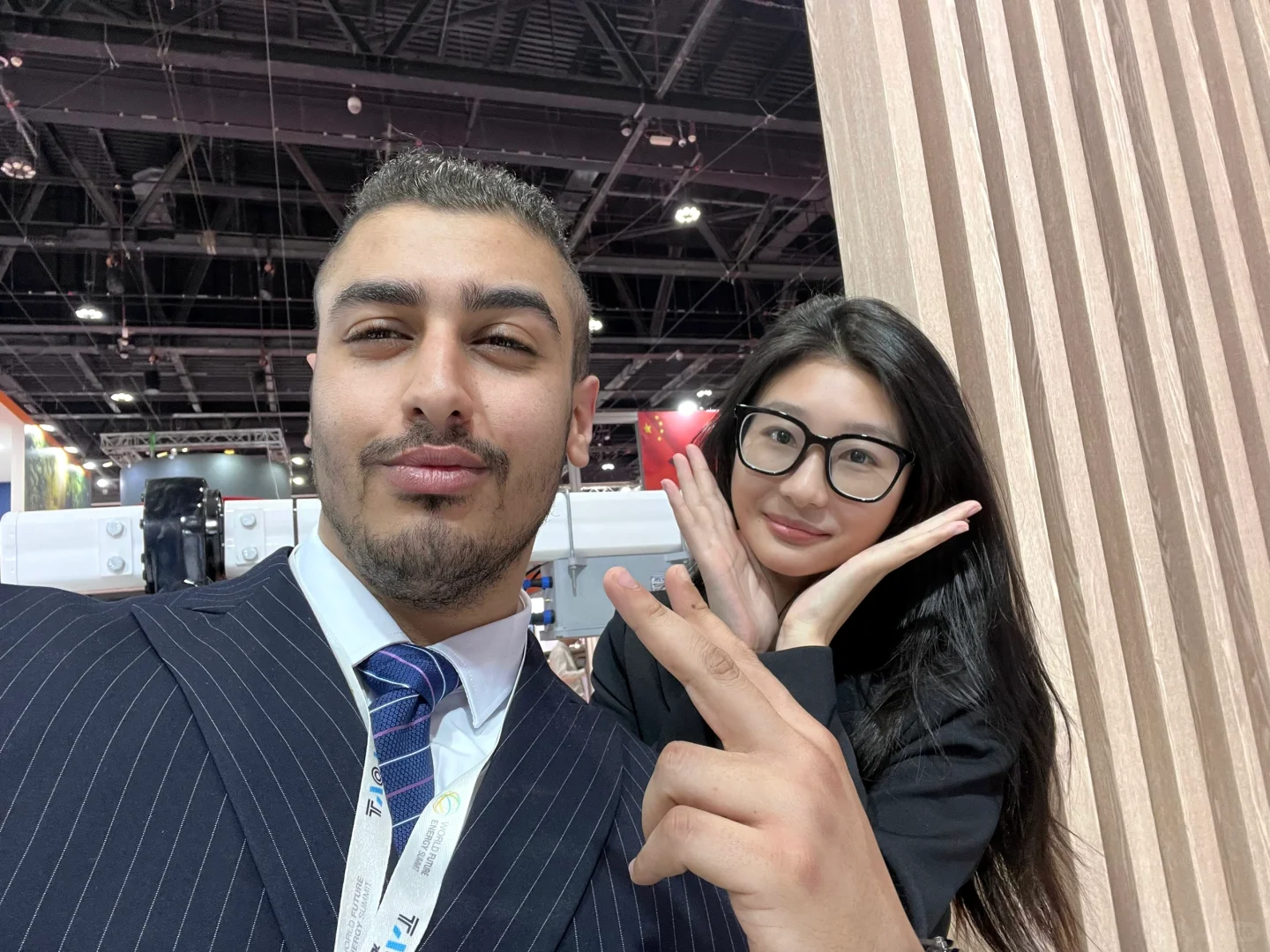 00年外贸实习生出国参展啦?