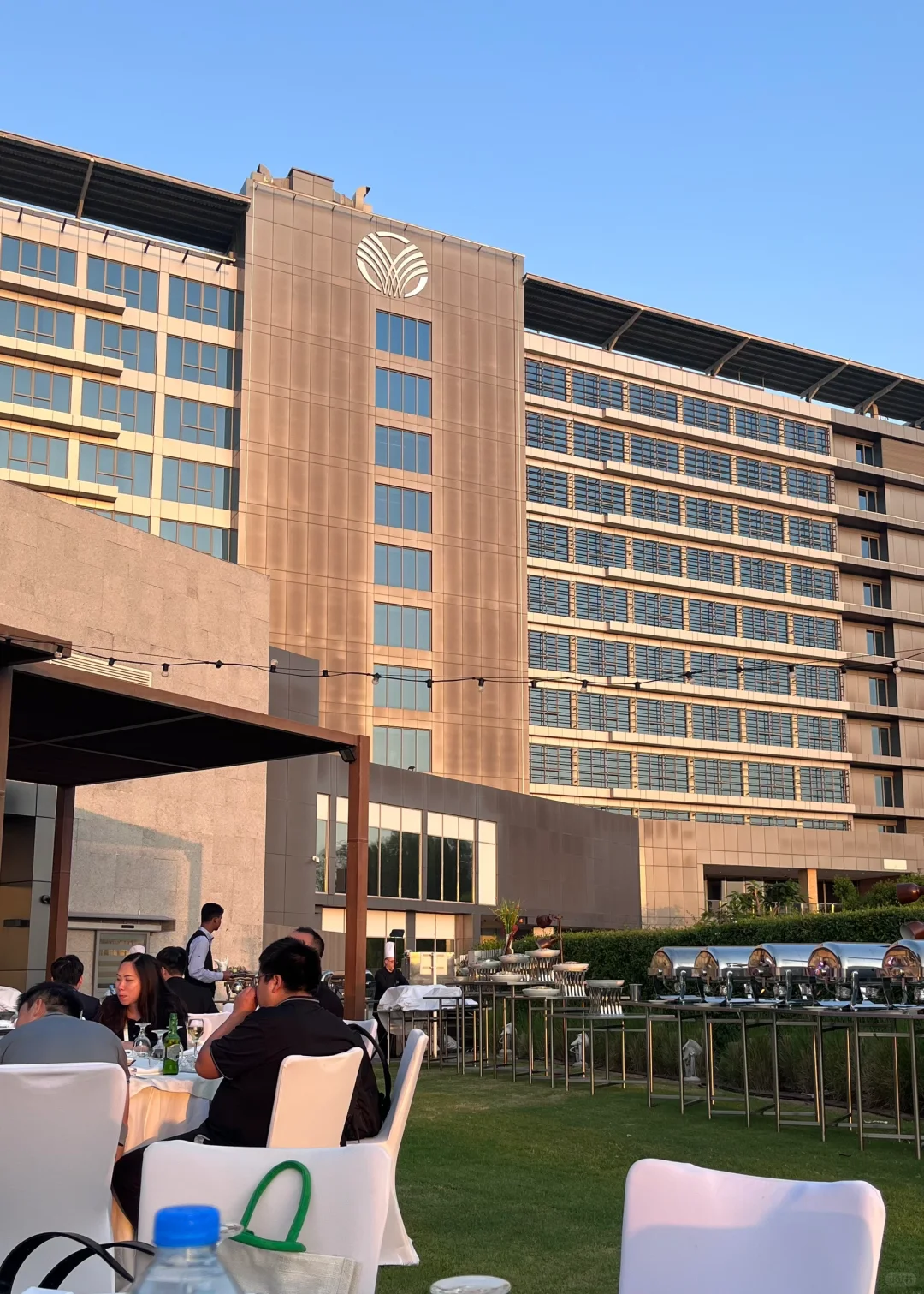 00年外贸实习生出国参展啦?