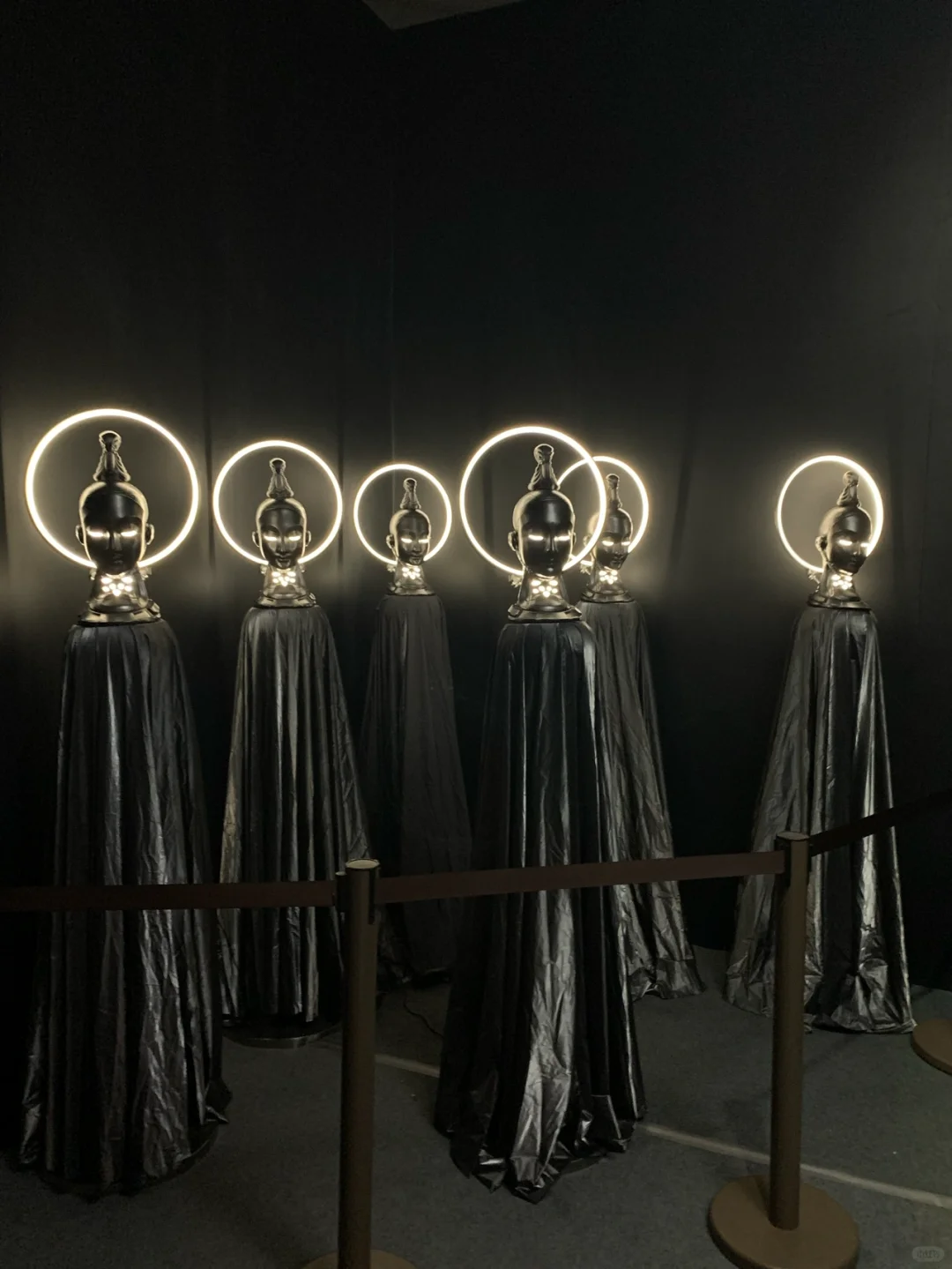 十一魔都看展｜Wwart 上海潮博会?