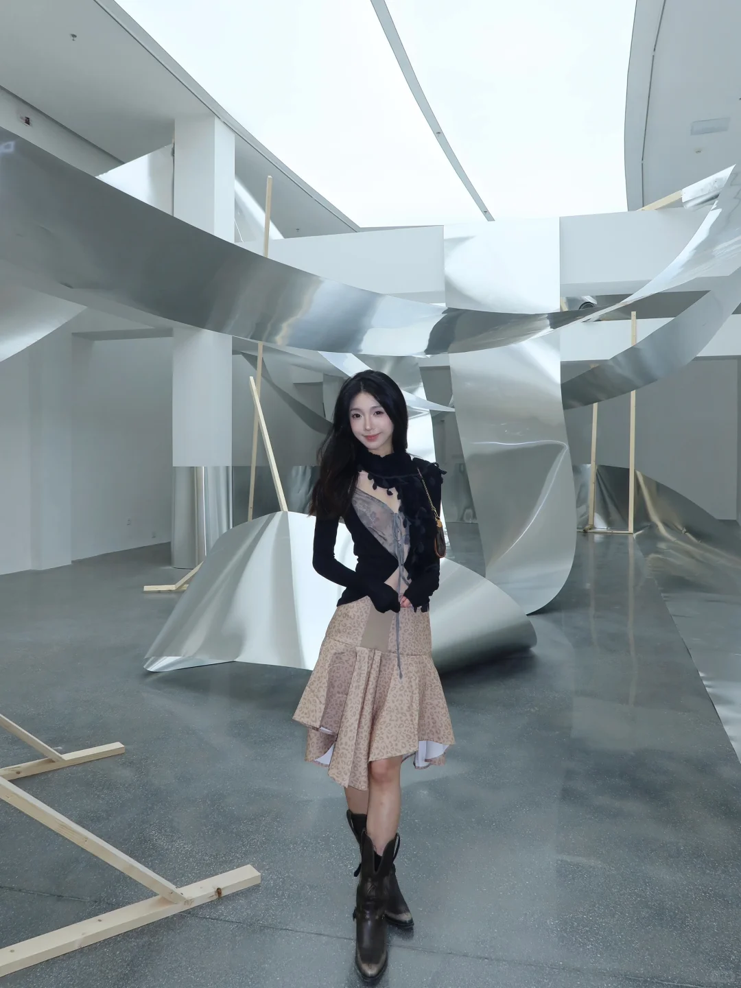 东莞现在强得可怕…一整个街区都是展览！