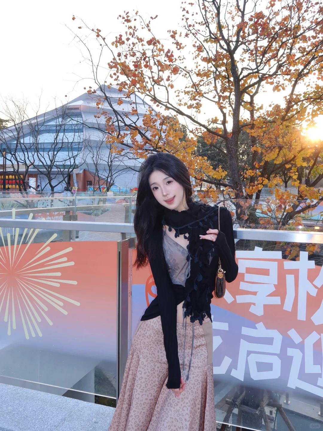 东莞现在强得可怕…一整个街区都是展览！