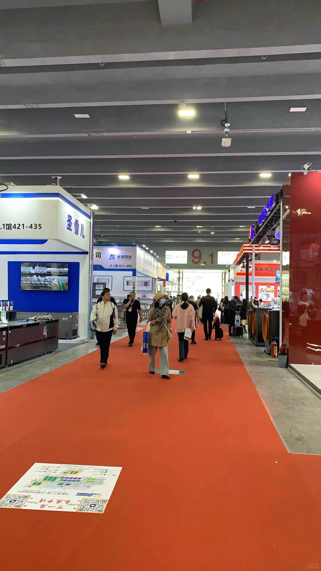 今天的展会是来吃美食的吧?