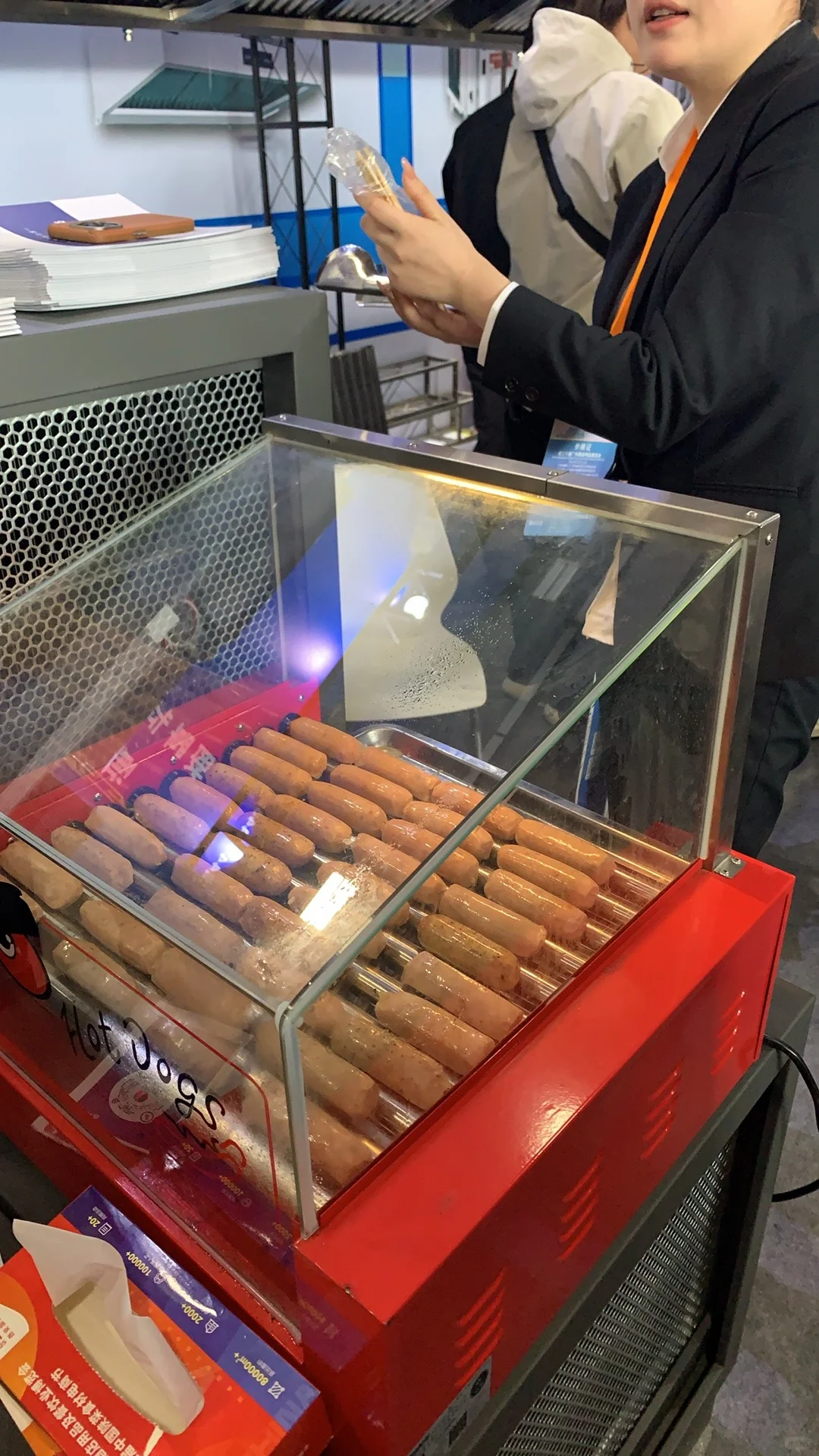 今天的展会是来吃美食的吧?