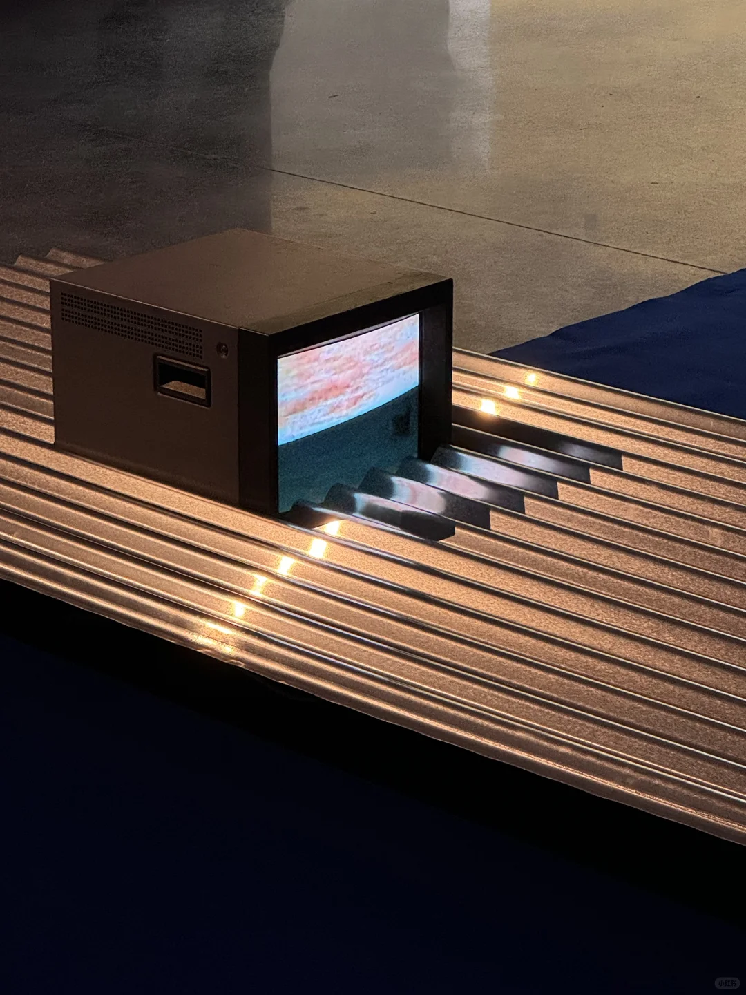 东莞现在强得可怕…一整个街区都是展览！