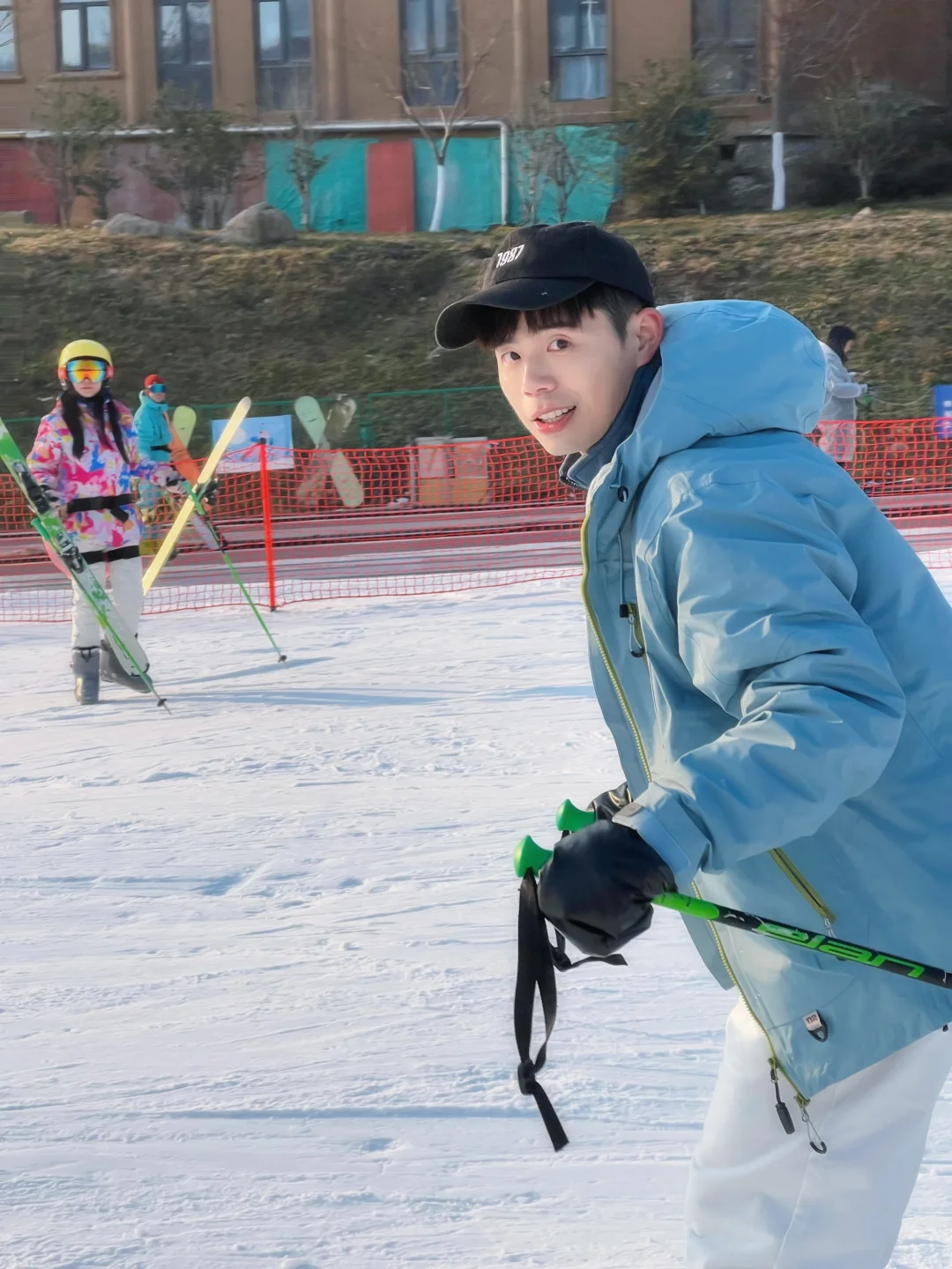 要是能和你一起滑雪就好了！说的就是你