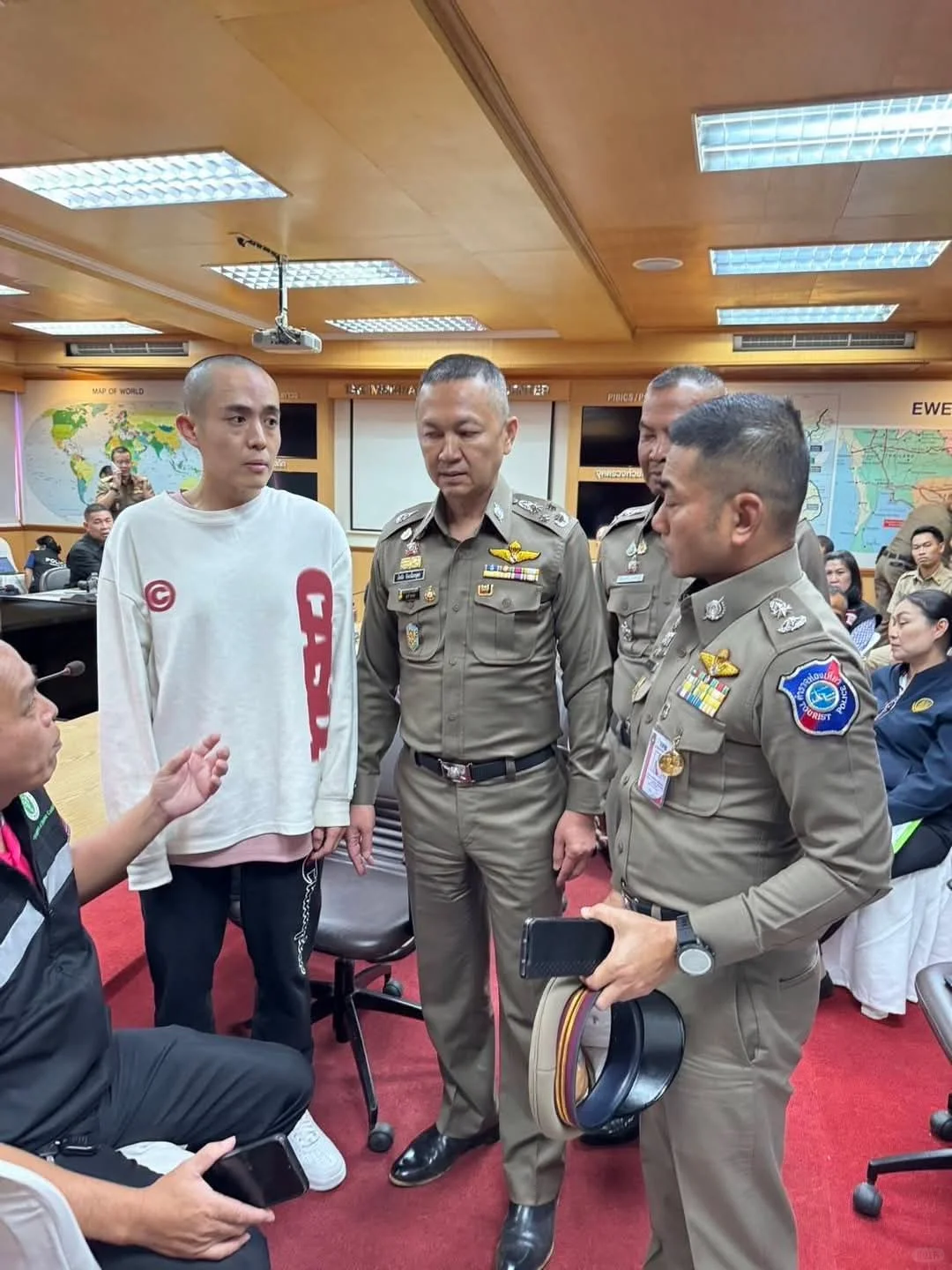 泰国爆料:欢迎中国明星星星从缅甸探亲归来