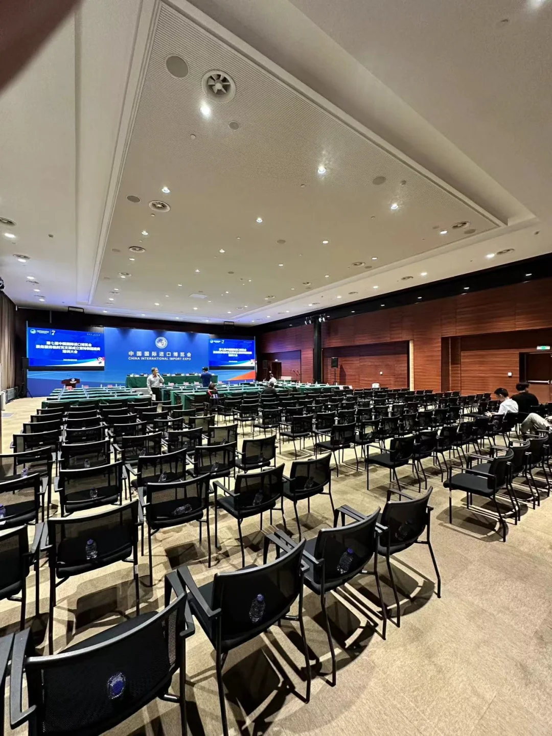 ✨ 走进进博会，每个展台都是一幅画