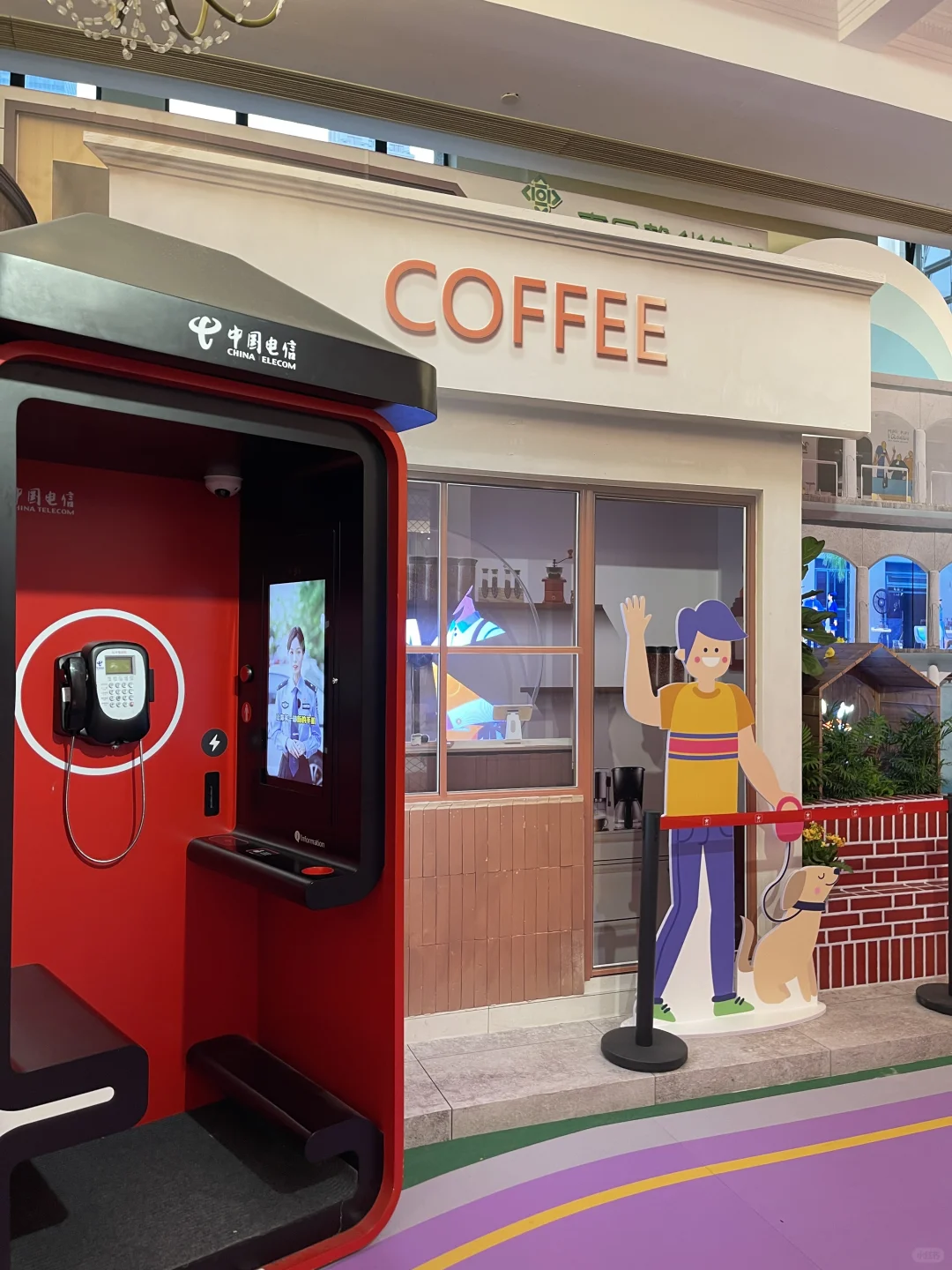 在上海展览中心摸到奥运金牌啦?