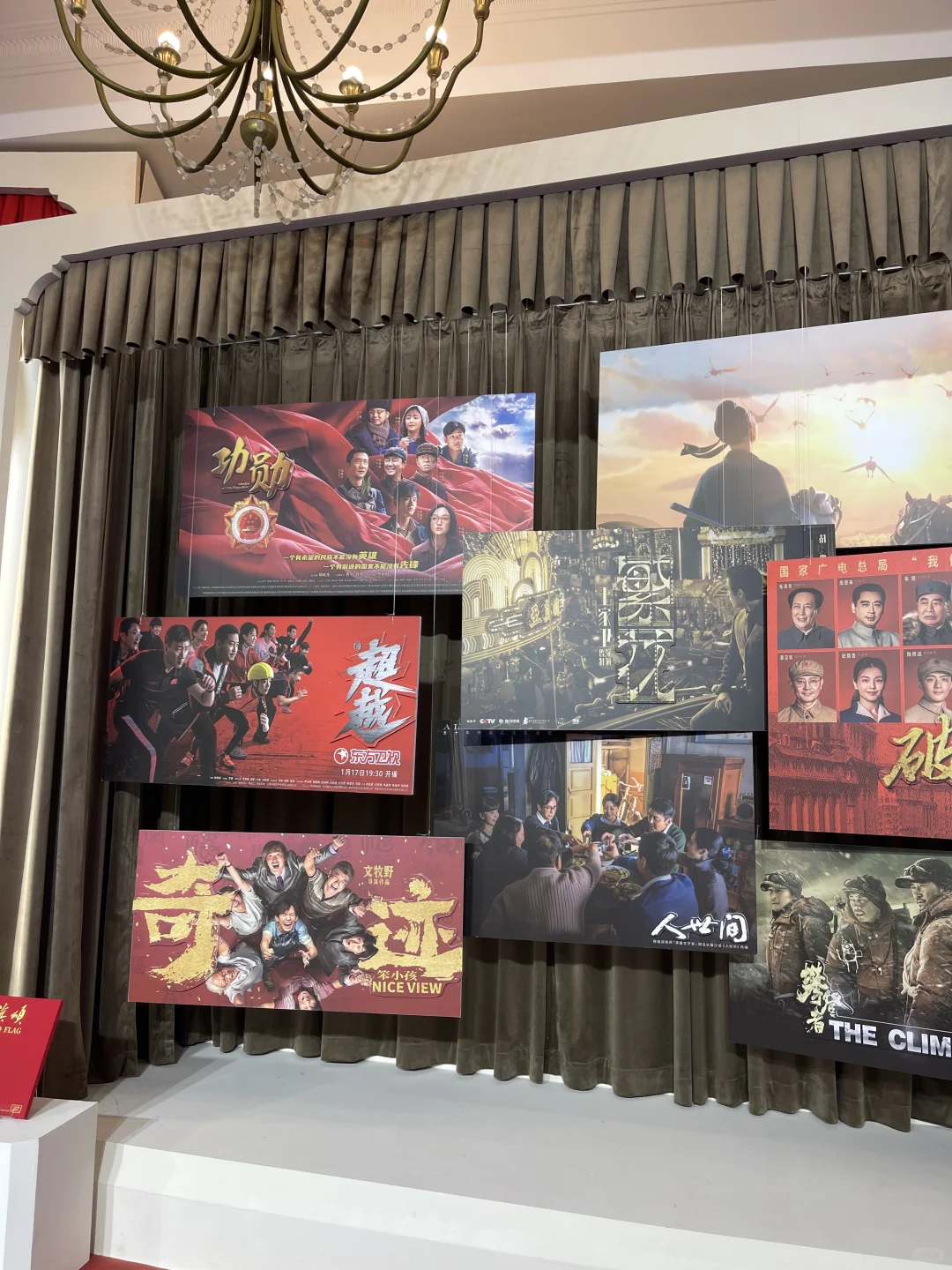 在上海展览中心摸到奥运金牌啦?