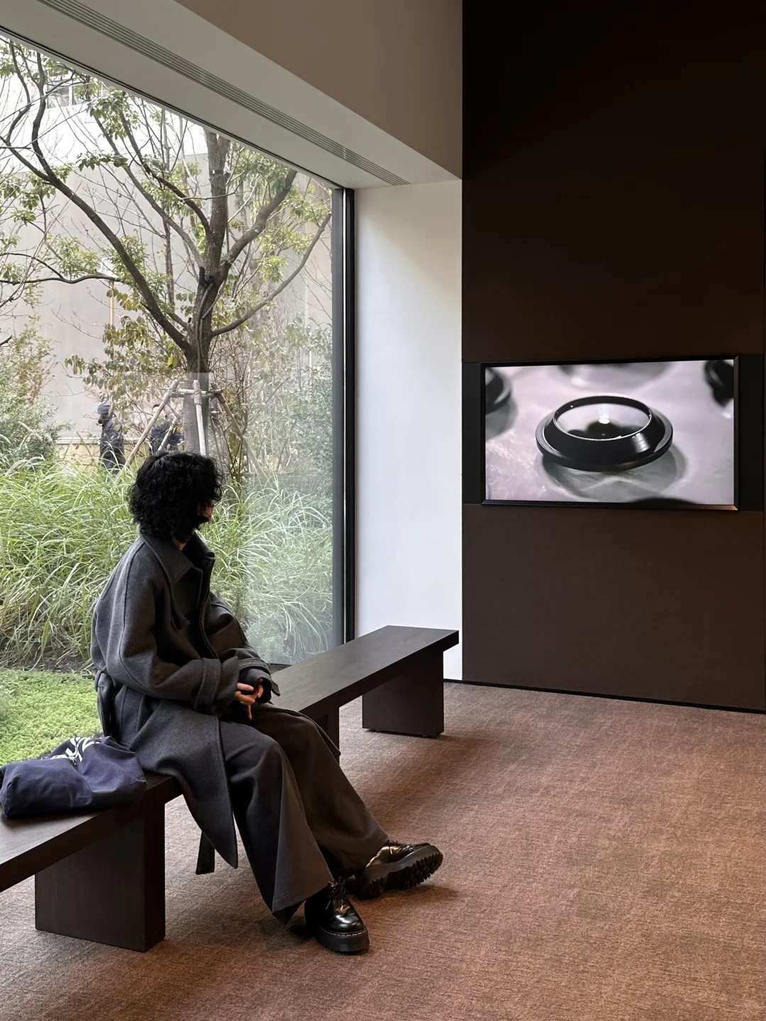 上海新展｜Like water through a river?