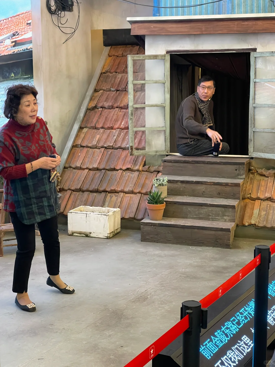 在上海展览中心摸到奥运金牌啦?