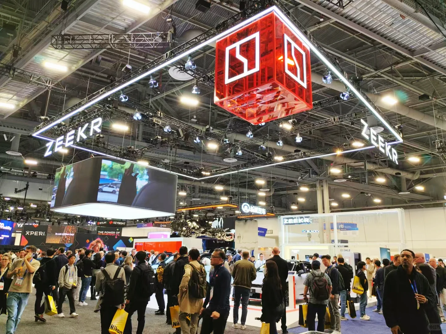 美国CES现场情况来啦，人流如织!