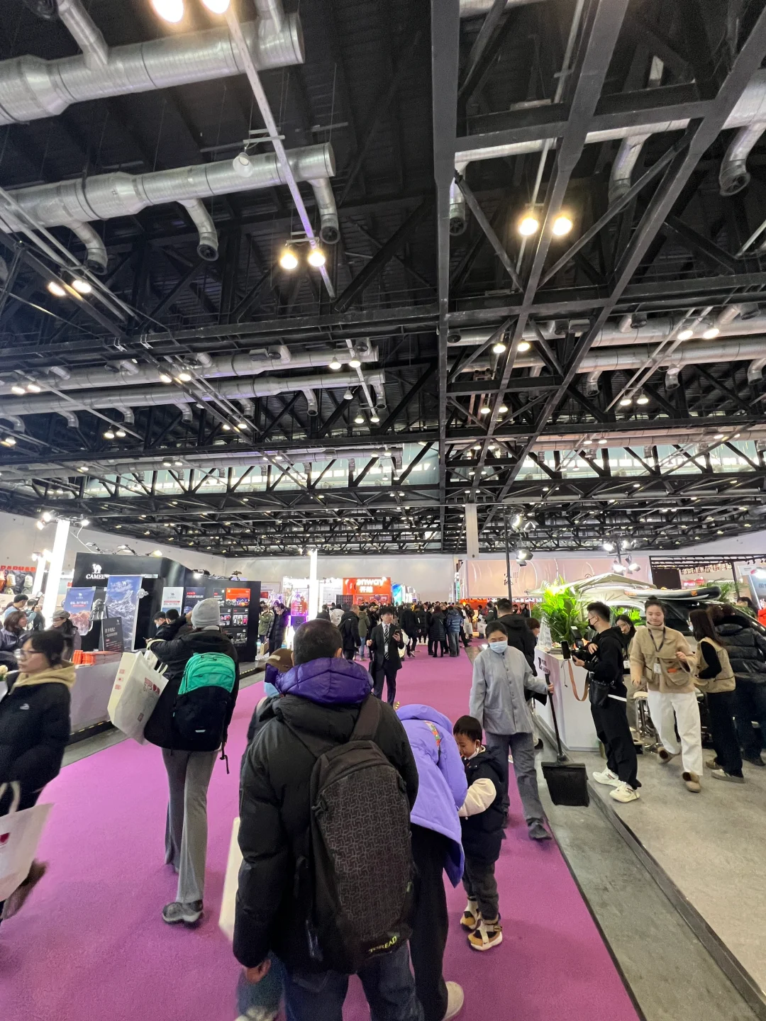 1.10 ISPO实况，人山人海中偶遇众多老朋友