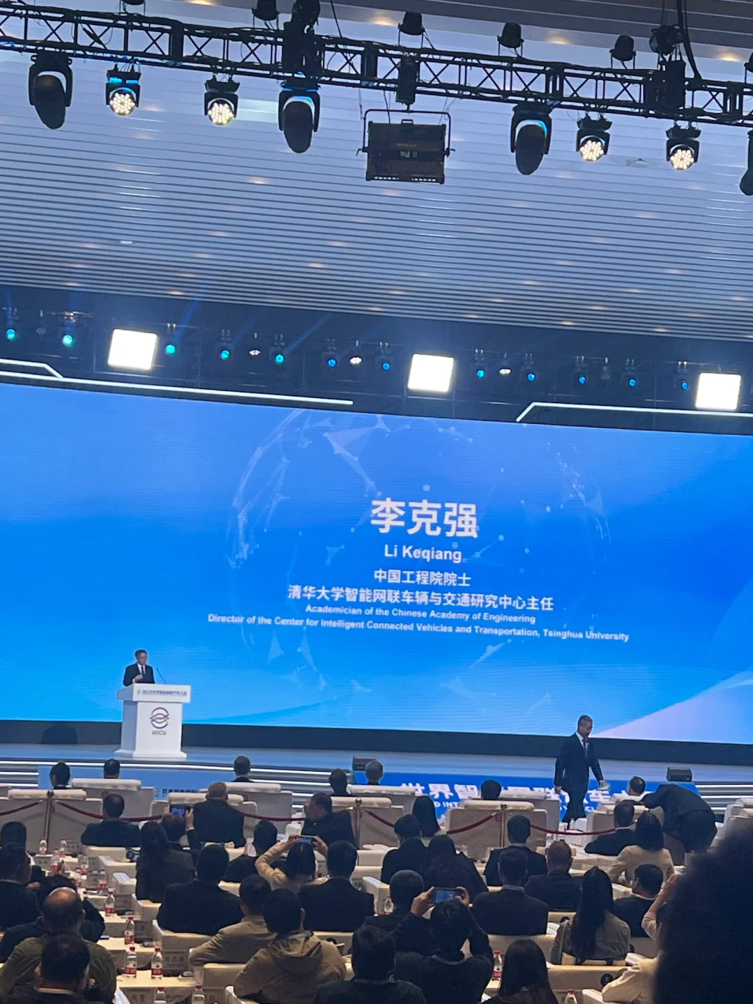 大佬汇聚，完成政治任务。