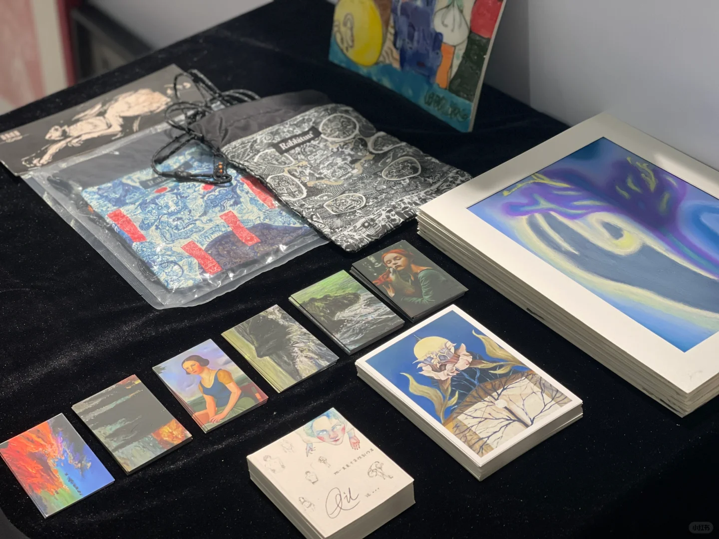 来成都首届艺术博览会展览了，可惜没观众看