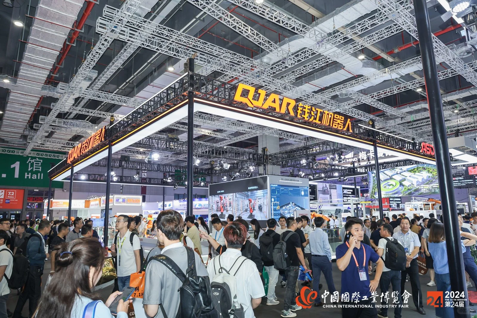 中国国际工业博览会 机器人展区震撼全场