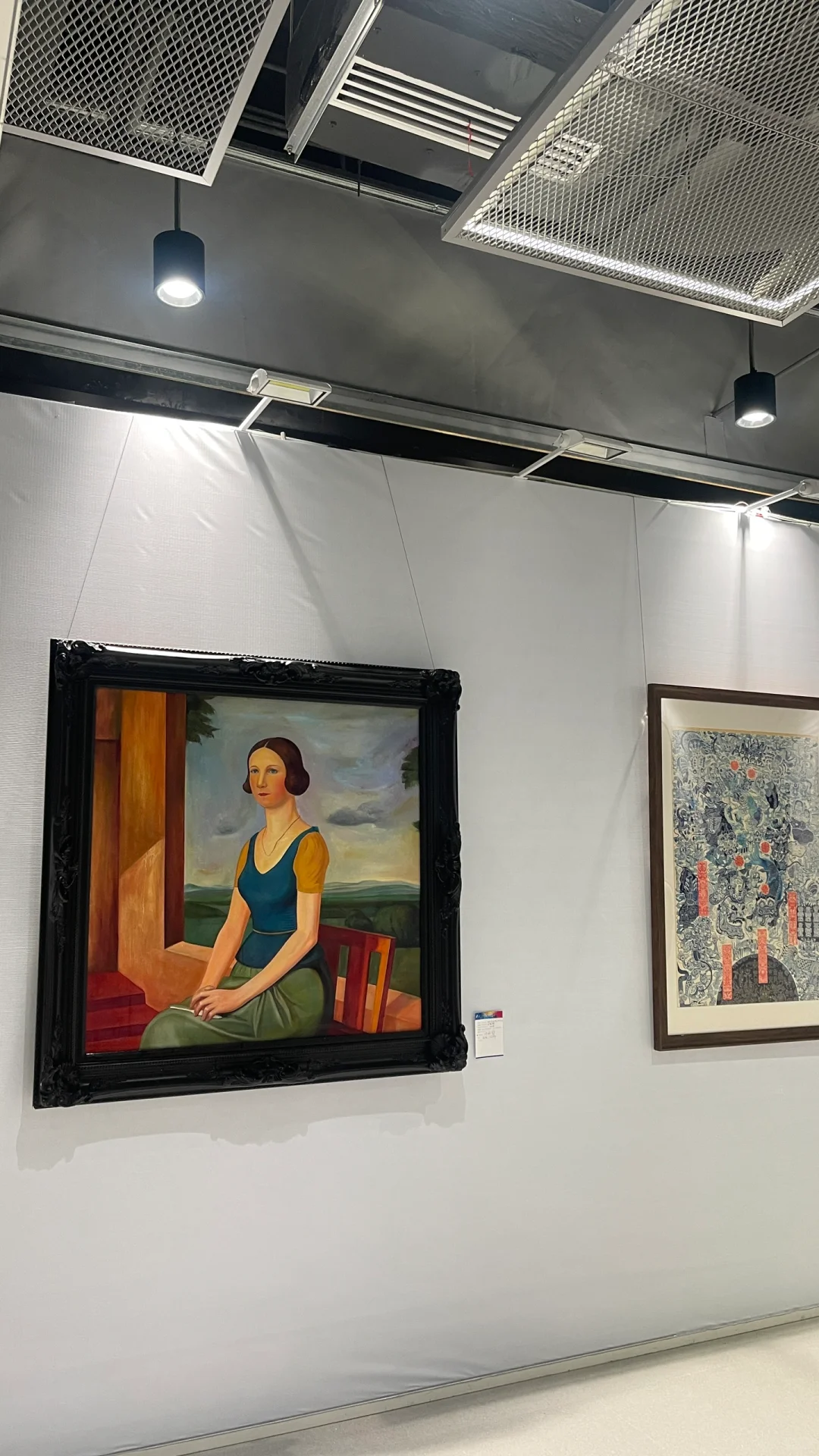 来成都首届艺术博览会展览了，可惜没观众看