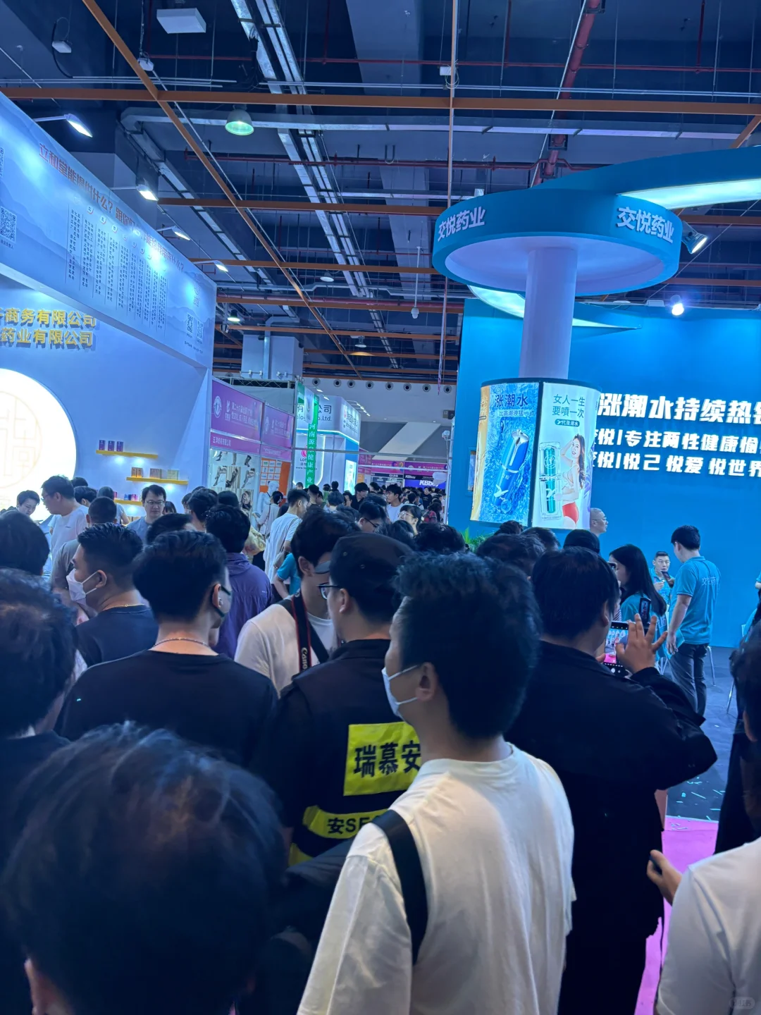 广州x文化展‼️比高峰3号线地铁还要多人