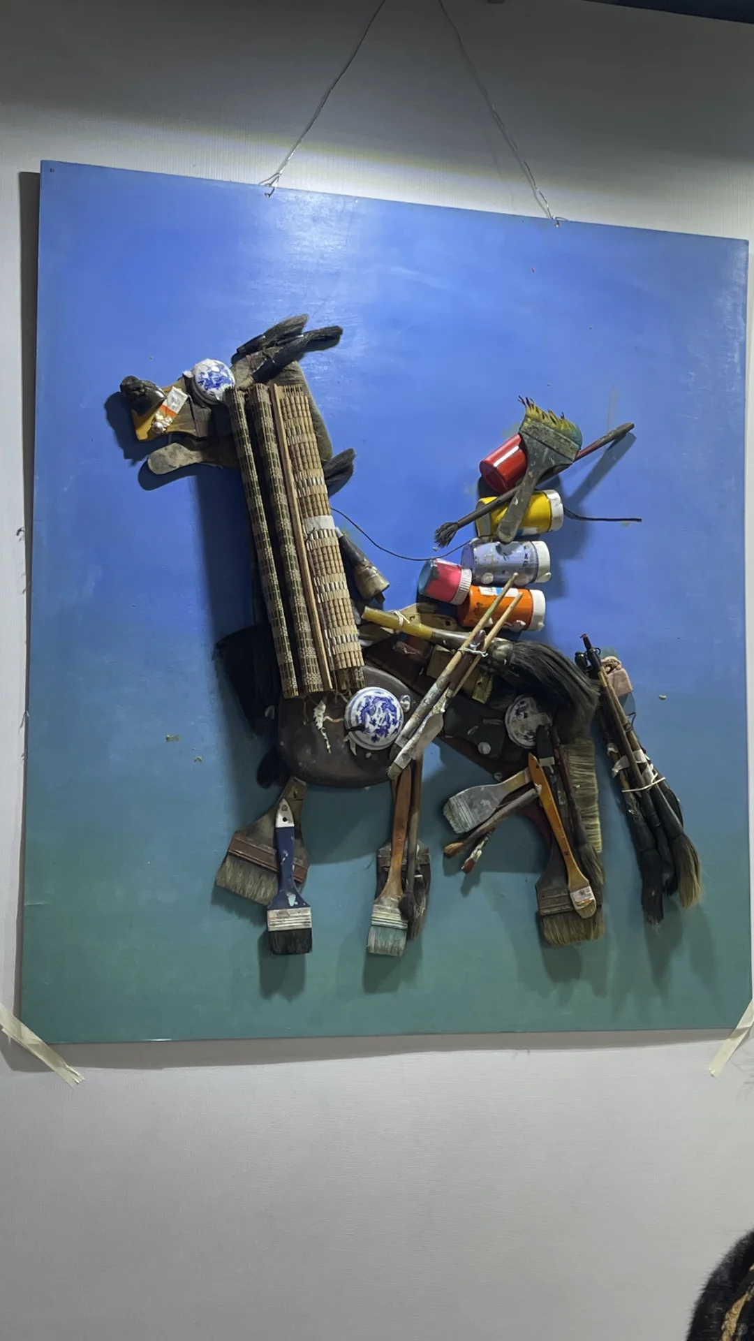 来成都首届艺术博览会展览了，可惜没观众看