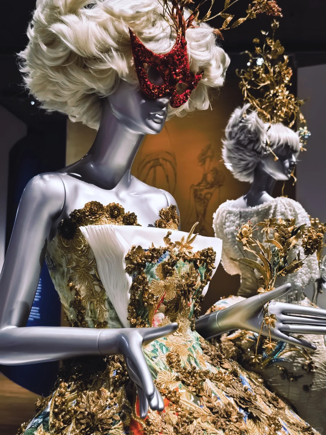 M+看展 | 梦幻高定的华丽交响曲