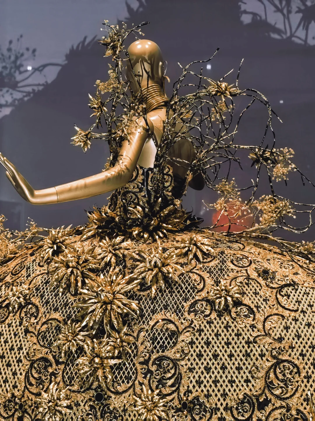 M+看展 | 梦幻高定的华丽交响曲