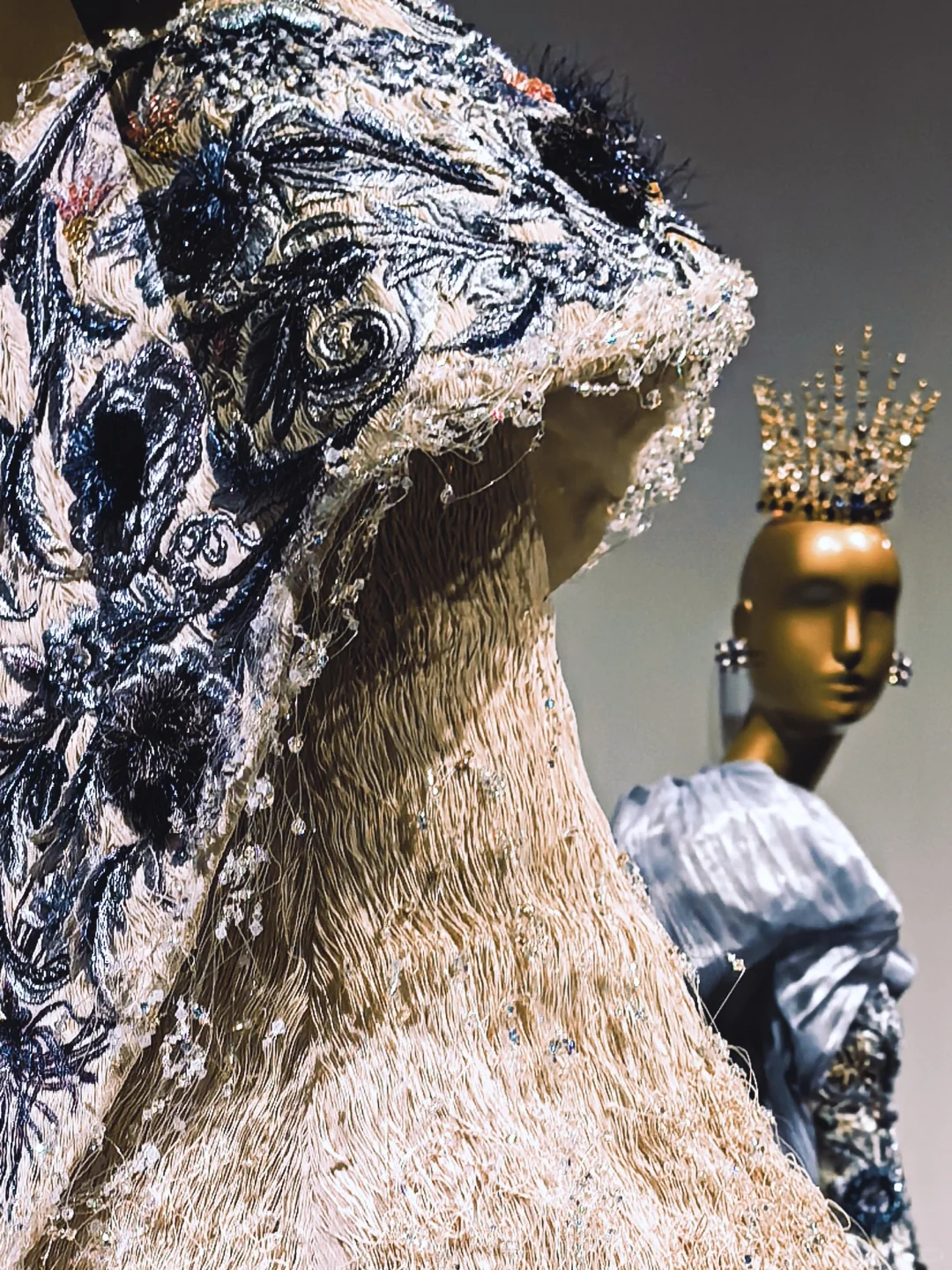 M+看展 | 梦幻高定的华丽交响曲