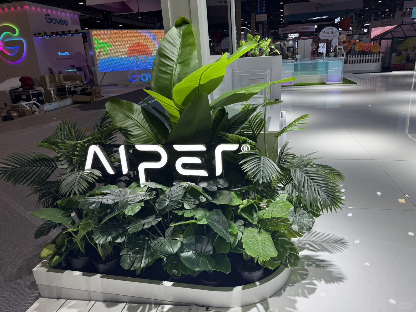 Aiper@2025美国CES展:设计之美，跃动未来